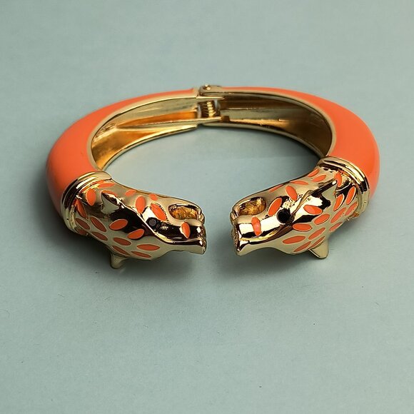 Statement Chunky Glaze Hinged Cuff Bracelet Double Wolf Head Vibrat Oran… - Picture 6 of 7
